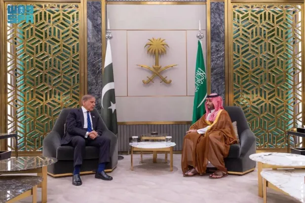 The Saudi Crown Prince met on Wednesday with the Pakistani Prime Minister at Al-Salam Palace in Jeddah. SPA