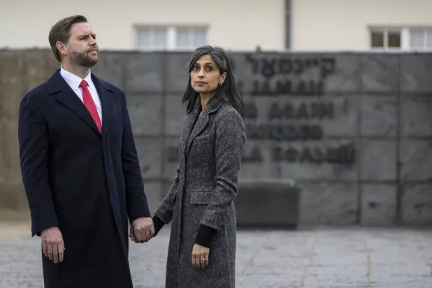 نائب الرئيس الأميركي جي دي فانس وزوجته أوشا فانس (د.ب.أ)