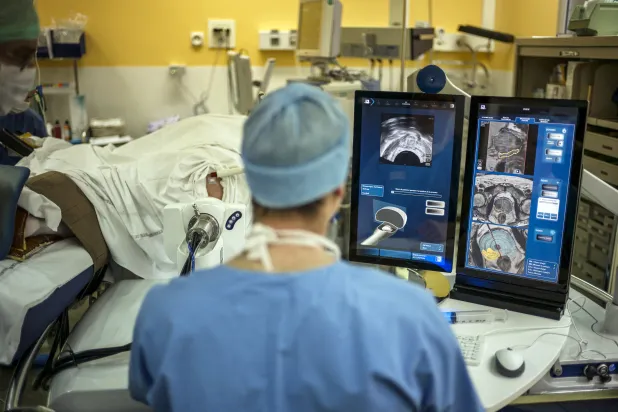 عملية لإزالة ورم في البروستاتا (أرشيفية/أ.ف.ب)