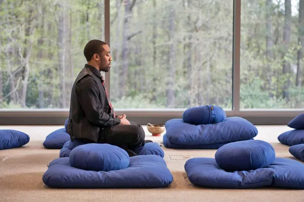 التأمل التجاوزي يهدف إلى تحقيق حالة من الاسترخاء العميق والهدوء الذهني (جامعة ديوك الأميركية)