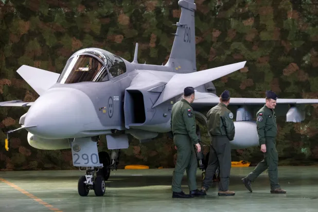 خلال فعالية لحلف الناتو في قاعدة جوية في مالبورك بولندا 1 أبريل 2025 (رويترز)