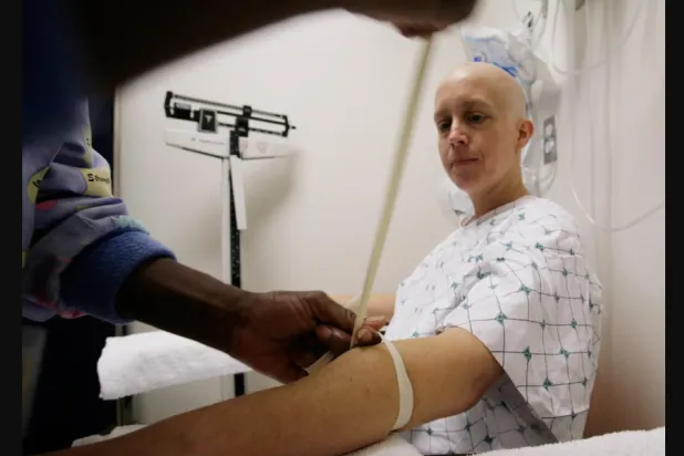 سرطان الحلق مصطلح شامل للسرطانات التي تتطور في الحنجرة والبلعوم (رويترز)