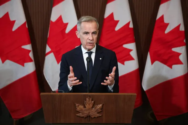 رئيس الوزراء الكندي مارك كارني يتحدث عن الرسوم الجمركية في مؤتمر صحافي في أوتاوا 3 أبريل 2025 (رويترز)