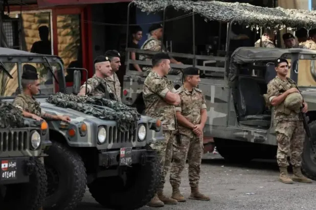 عناصر من الجيش اللبناني مع آلياتهم (رويترز - أرشيفية)