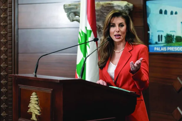 نائبة المبعوث الأميركي الخاص للشرق الأوسط مورغان أورتاغوس خلال مؤتمر صحافي بالقصر الجمهوري في فبراير الماضي (أرشيفية-أ.ب)