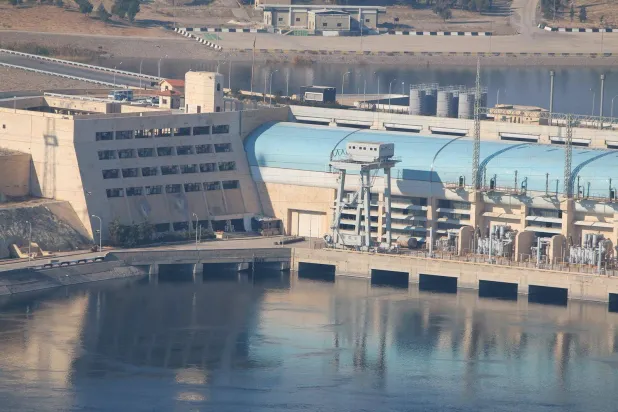 سد تشرين يقع بريف محافظة حلب الشرقي ويُعدّ ثالث أكبر سد بالشمال السوري (أرشيفية)