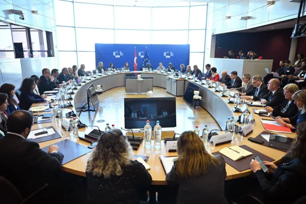 اجتماع الحوار الاقتصادي رفيع المستوى بين الاتحاد الأوروبي وتركيا عقد في بروكسل بعد انقطاع 6 سنوات (حساب وزير الخزانة والمالية التركي محمد شيمشك في «إكس»)