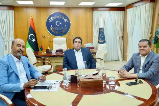 Member of Libya’s Presidential Council Musa al-Kouni (L), head of the council Mohamed al-Menfi (C) and head of the GNU Abdulhamid al-Dbeibah during a meeting in Tripoli. (File photo) 
