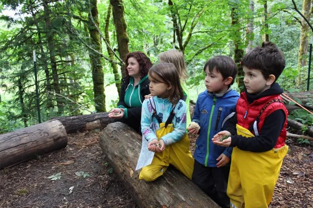 لعب الأطفال في الهواء الطلق ينمي مهاراتهم (جامعة ولاية واشنطن)