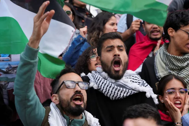 الجامعات التونسية تشهد احتجاجات طلابية دعماً للفلسطينيين في قطاع غزة (رويترز)