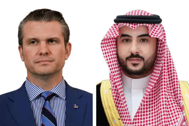 Suudi Arabistan Savunma Bakanı Prens Halid bin Selman ve ABD'li mevkidaşı Pete Hegseth (SPA -Reuters)