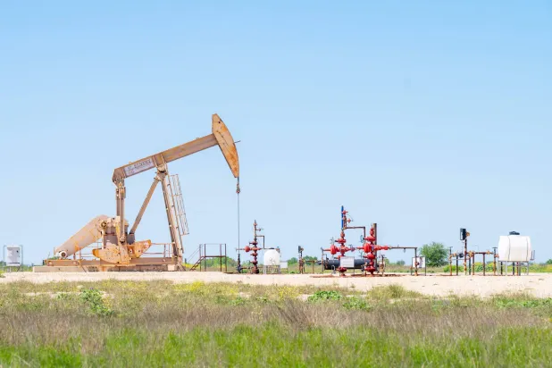 مضخة نفط في حقل بتكساس (أ.ف.ب)