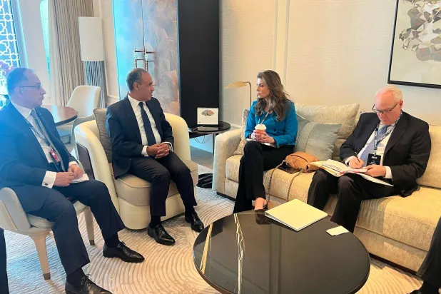 وزير الخارجية والهجرة يلتقي نائبة المبعوث الأميركي للشرق الأوسط ومساعد وزير الخارجية لشؤون الشرق الأدنى بالإنابة (الصفحة الرسمية لوزارة الخارجية المصرية بفيسبوك)