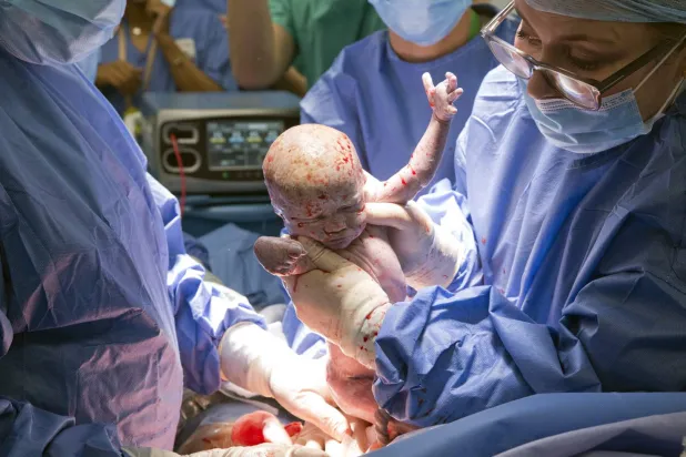 لولا فسحة الأمل... (زراعة الرحم في المملكة المتحدة)