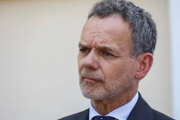 وزير الخارجية الهولندي كاسبار فيلدكامب خلال مؤتمر صحافي في أوديسا بأوكرانيا 7 يوليو 2024 (رويترز)