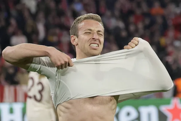 فراتيسي خلع قميصه من شدة الفرح بهدفه (إ.ب.أ)