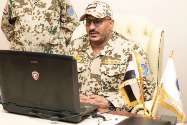 طارق صالح خلال اجتماع افتراضي مع ألوية حراس الجمهورية خلال العام 2022 (إكس)