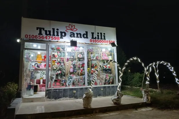 ترتبط محال الورد بالأعياد والطقوس الاحتفالية بشكل كبير (الشرق الأوسط)