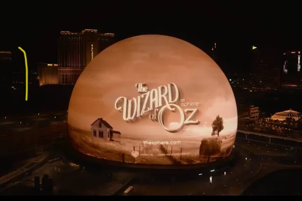 عرضُ الفيلم في قاعة «Sphere» في لاس فيغاس يتطلّب أكثر من ترميم رقمي بل إعادة بناء المشاهد والشخصيات بتقنيات متطورة (الشرق الأوسط)