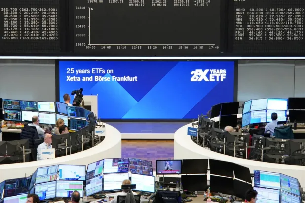 مخطط لمؤشر أسعار «داكس» الألماني في بورصة فرنكفورت (رويترز)