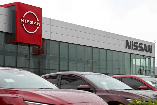 أحد معارض شركة «نيسان» اليابانية (أ.ف.ب)