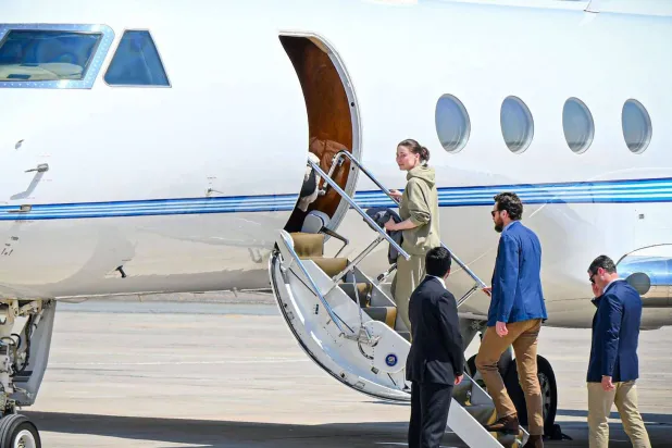 جانب من عملية التبادل التي جرت في العاصمة ابوظبي.(وام)