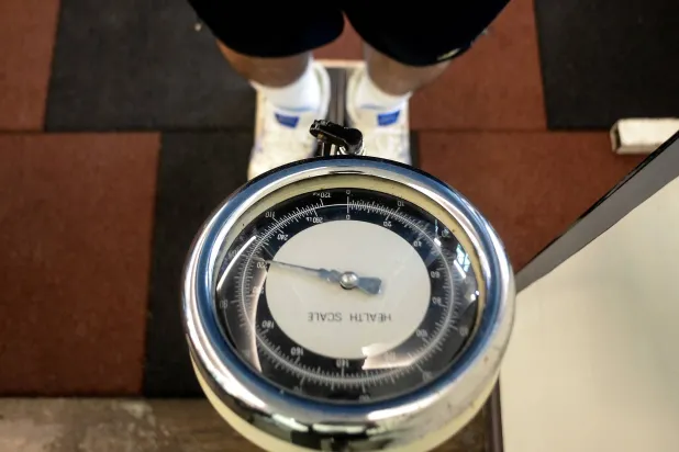 تفوّق برنامج للصيام المتقطع على طريقة تقليل السعرات الحرارية في مساعدة الناس على إنقاص وزنهم على مدار عام (أ.ف.ب)