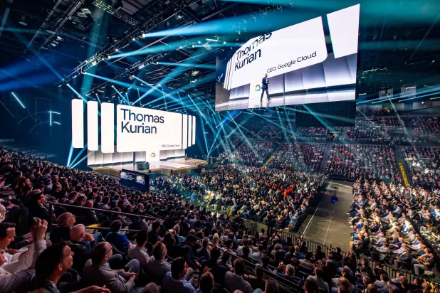 توكد «غوغل» أن الذكاء الاصطناعي لم يعد حِكراً على الخبراء بل متاح للجميع عبر أدوات بسيطة ودون كود (غوغل)