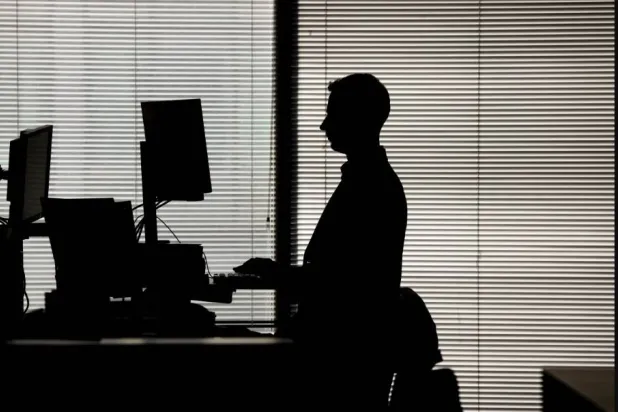 قبل تغيير مسارك المهني حدّد بدقة مقدار الدخل الذي ستحتاجه لتغطية نفقاتك (رويترز)