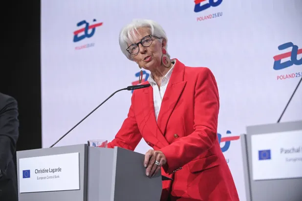 كريستين لاغارد خلال اجتماع مجموعة اليورو في وارسو 11 أبريل 2025 (إ.ب.أ)