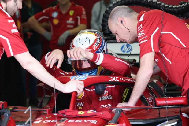 سائقو «فورمولا 1» يريدون تعديل نظام التبريد الجديد لقمرة القيادة (إ.ب.أ)