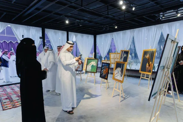 المعرض الفني اكتض بالزوار من جميع الجنسيات (الشرق الأوسط)