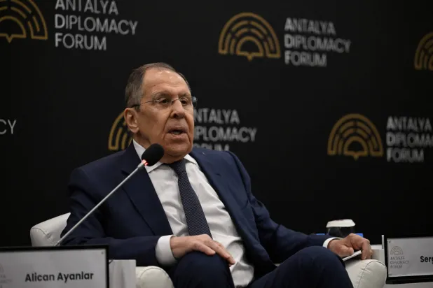 لافروف متحدثاً خلال إحدى جلسات منتدى أنطاليا الدبلوماسي في تركيا (أ.ف.ب)