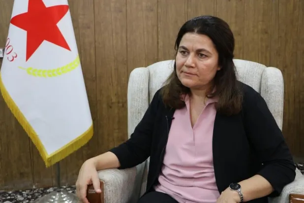 فوزة يوسف القيادية الكردية التي عينت رئيسة لوفد الإدارة الذاتية في الحوار مع الحكومة السورية (الشرق الأوسط)
