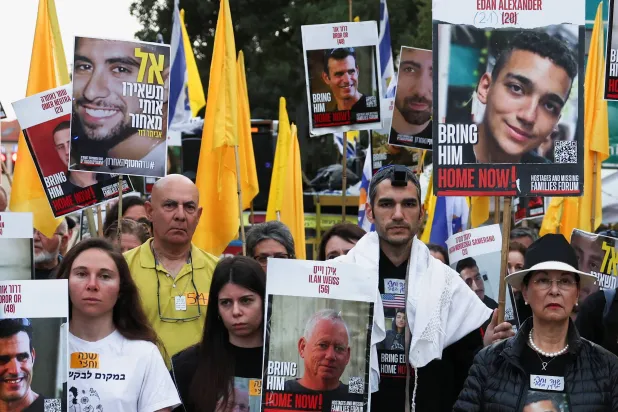 احتجاج في القدس في 7 أبريل 2025 للمطالبة بإنهاء الحرب في غزة واستعادة الرهائن (رويترز)