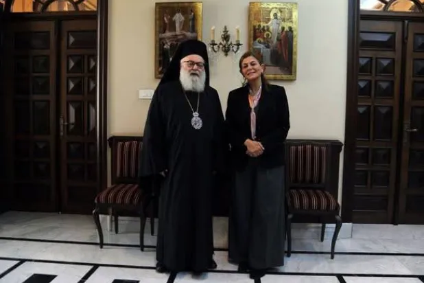الوزيرة هند قبوات في لقاء مع البطريرك يوحنا العاشر يازجي (وزارة الشؤون)