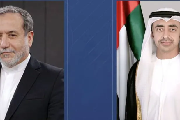 الشيخ عبد الله بن زايد آل نهيان وزير الخارجية الإماراتي وعباس عراقجي وزير الخارجية الإيراني (وام)