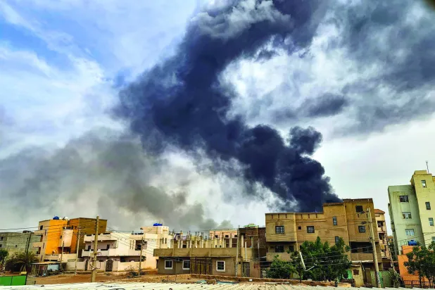
ظلّت العاصمة السودانية الخرطوم مسرحاً دموياً للمعارك (أ.ف.ب)