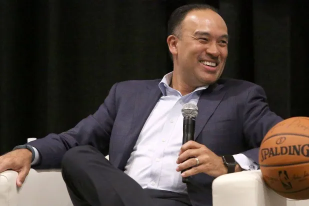 مارك تيتوم نائب مفوض رابطة دوري كرة السلة الأميركي (رويترز)