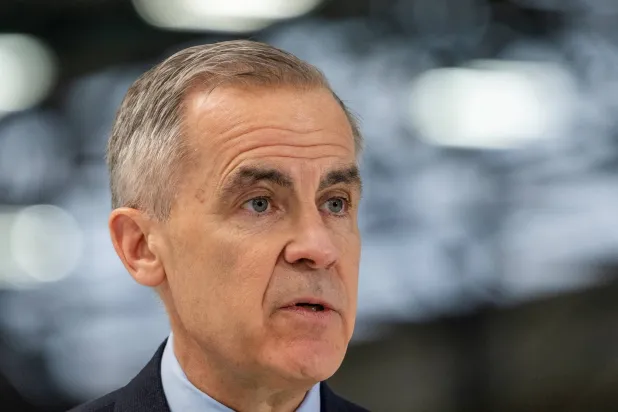 رئيس الوزراء الكندي مارك كارني يدلي بإعلان بمقاطعة كيبيك بكندا في 14 أبريل 2025 (رويترز)