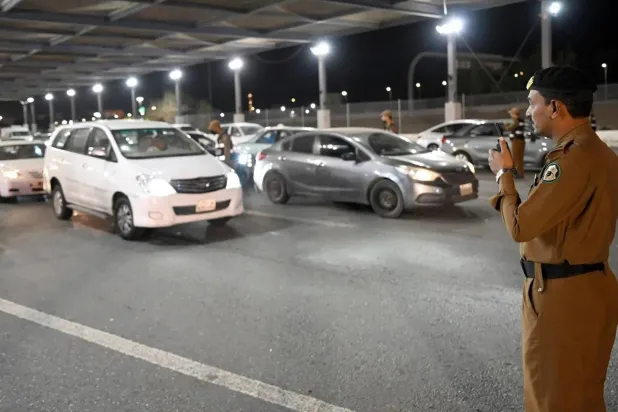 تتيح المنصة للجهات الأمنية في مداخل العاصمة المقدسة قراءة التصاريح والتحقق منها آلياً (واس) 