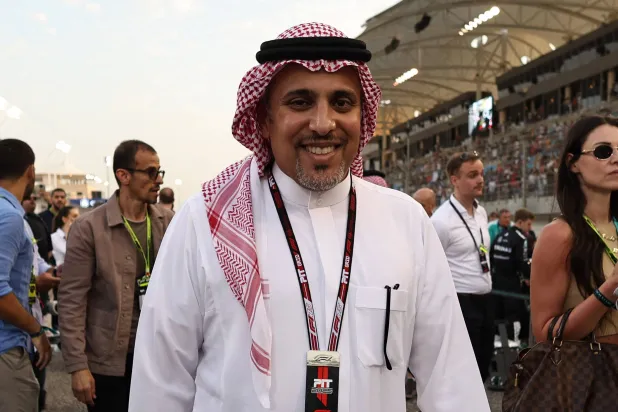 الأمير خالد بن سلطان العبد الله الفيصل خلال حضوره جائزة البحرين الكبرى (رويترز)