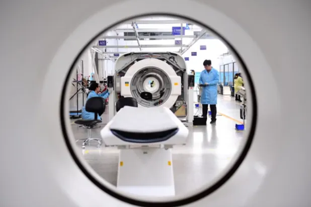 فحوصات التصوير المقطعي المحوسب تُستخدم لتشخيص مجموعة من الحالات بما في ذلك كسور العظام والأورام (رويترز)