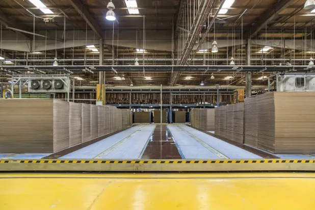 أحد مصانع «المتحدة لصناعات الكرتون» (الشركة)