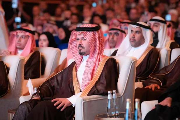 الأمير سلمان بن سلطان أمير منطقة المدينة المنورة خلال رعايته حفل المنتدى (منتدى العمرة)