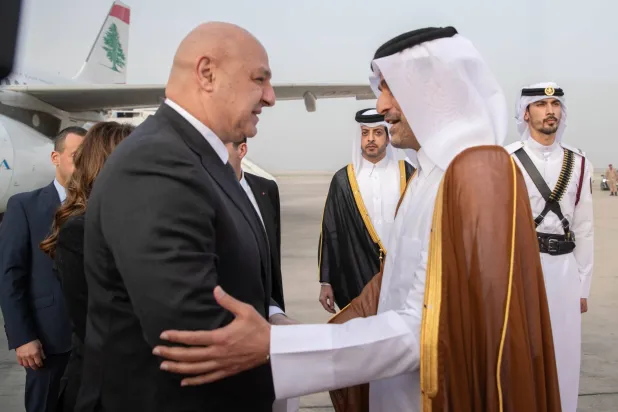 الرئيس اللبناني العماد جوزيف عون لدى وصوله إلى العاصمة القطرية الدوحة (قنا)