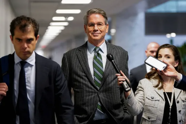 Hazine Bakanı Scott Besant, Washington'daki Kongre binasını gezdi (Reuters)