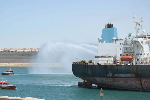 عبور السفن بقناة السويس المصرية (مجلس الوزراء المصري)