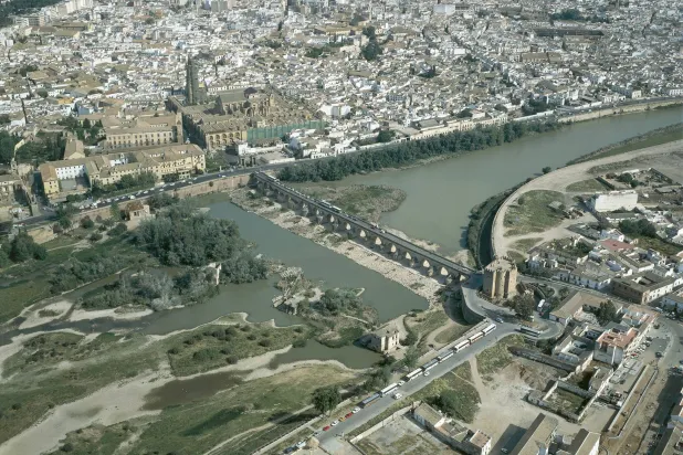 UNSPECIFIED - AUGUST 01: Aerial view of Cordoba, with the Cathedral, former Great Mosque (Mezquita; UNESCO World Heritage List, 1984), the Roman bridge over the Guadalquivir river and the Tower of Calahorra - Andalusia, Spain. (Photo by DeAgostini/Getty Images)