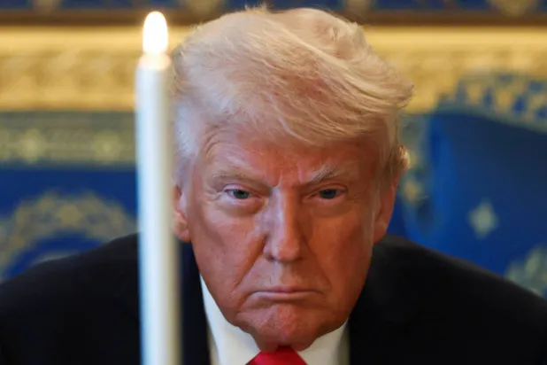 ترمب في البيت الأبيض عشية عيد الفصح - 16 أبريل (رويترز)